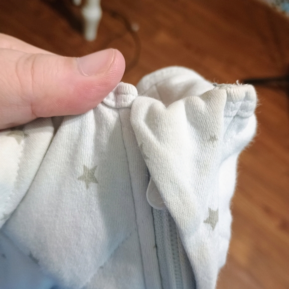 Weighted Dreamland Sleep Sack - White with Gray Stars - Picture 5 of 5